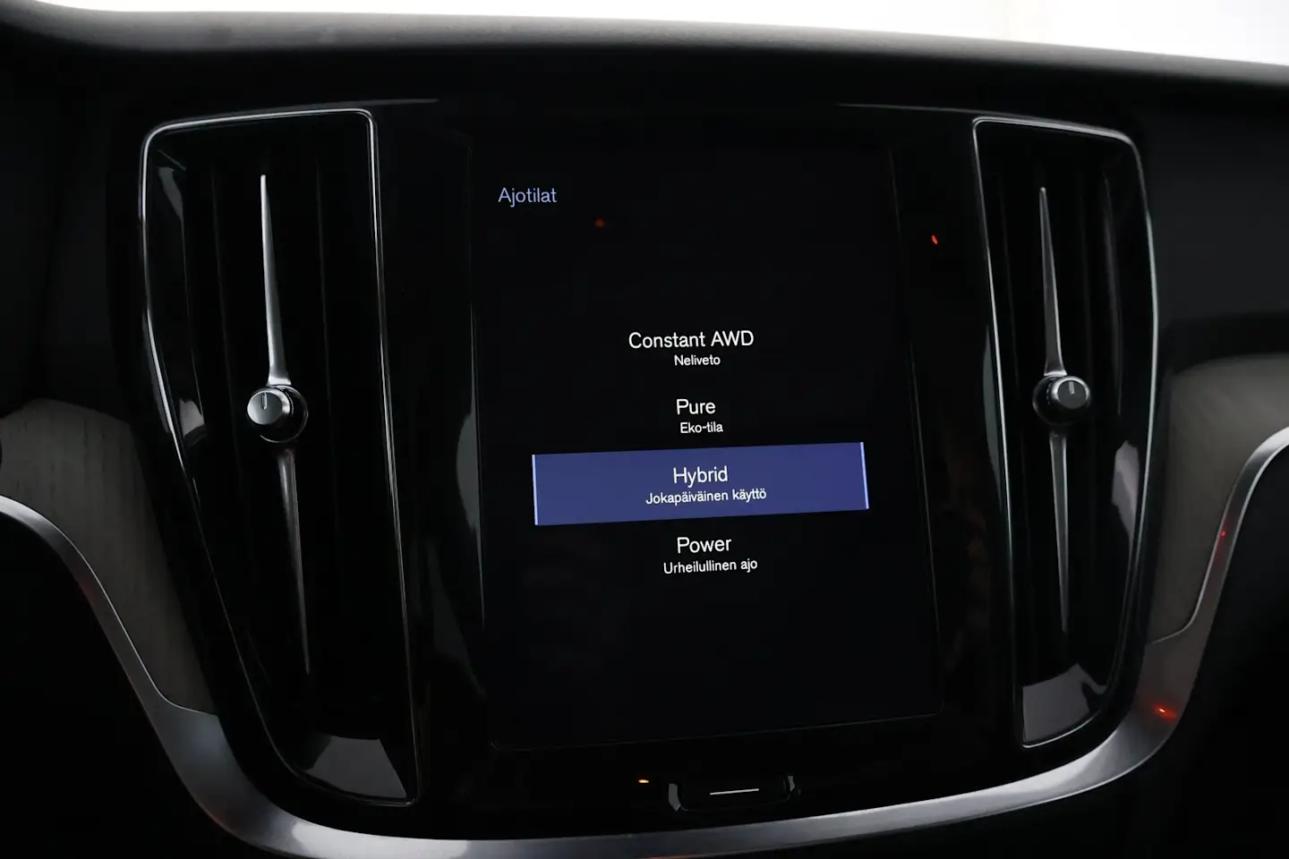 Car Image - 3Sy0VGOzb1xe2OFiJQBHXF