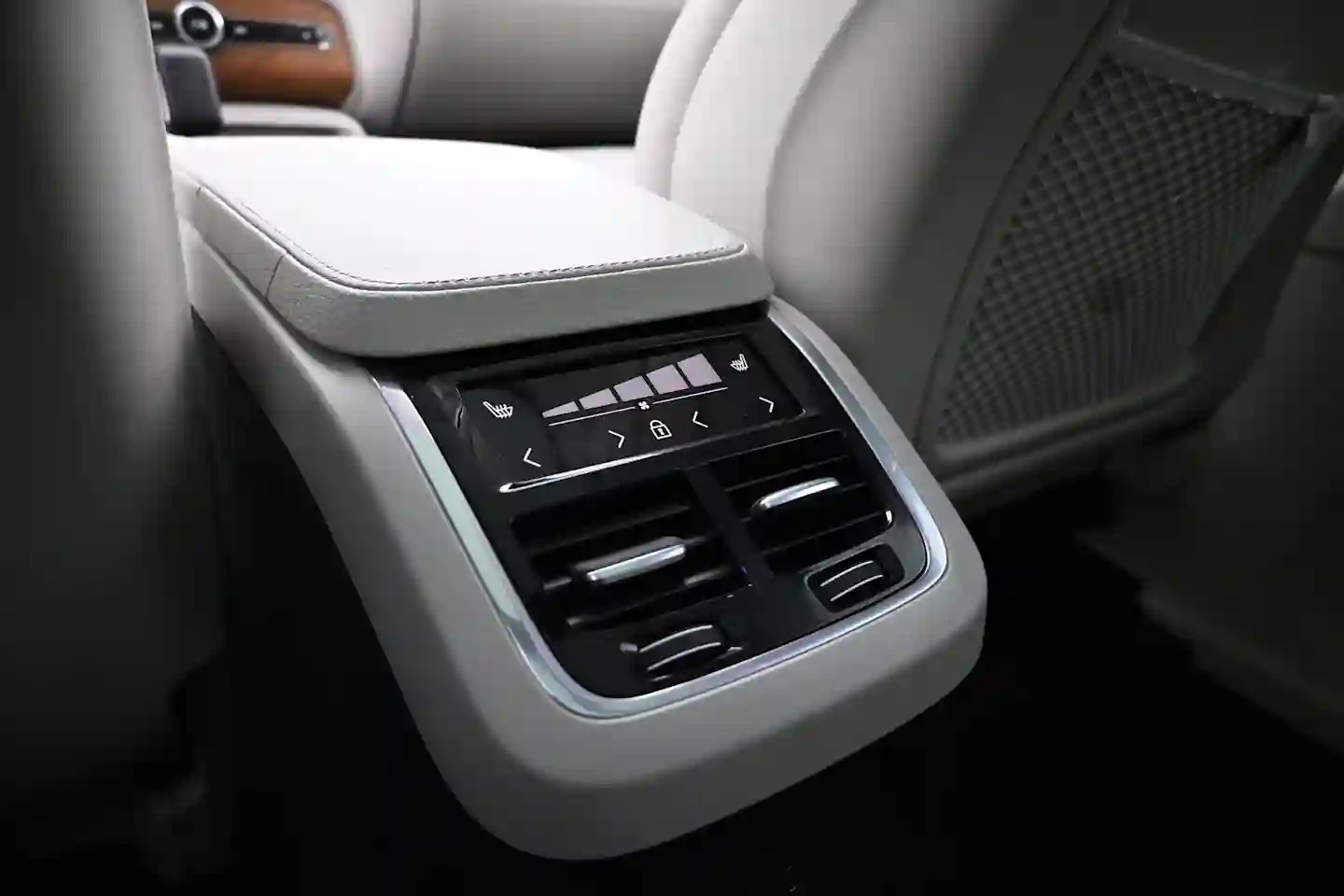 Car Image - 5JlvR56cpBzM5cDSRKoZrt