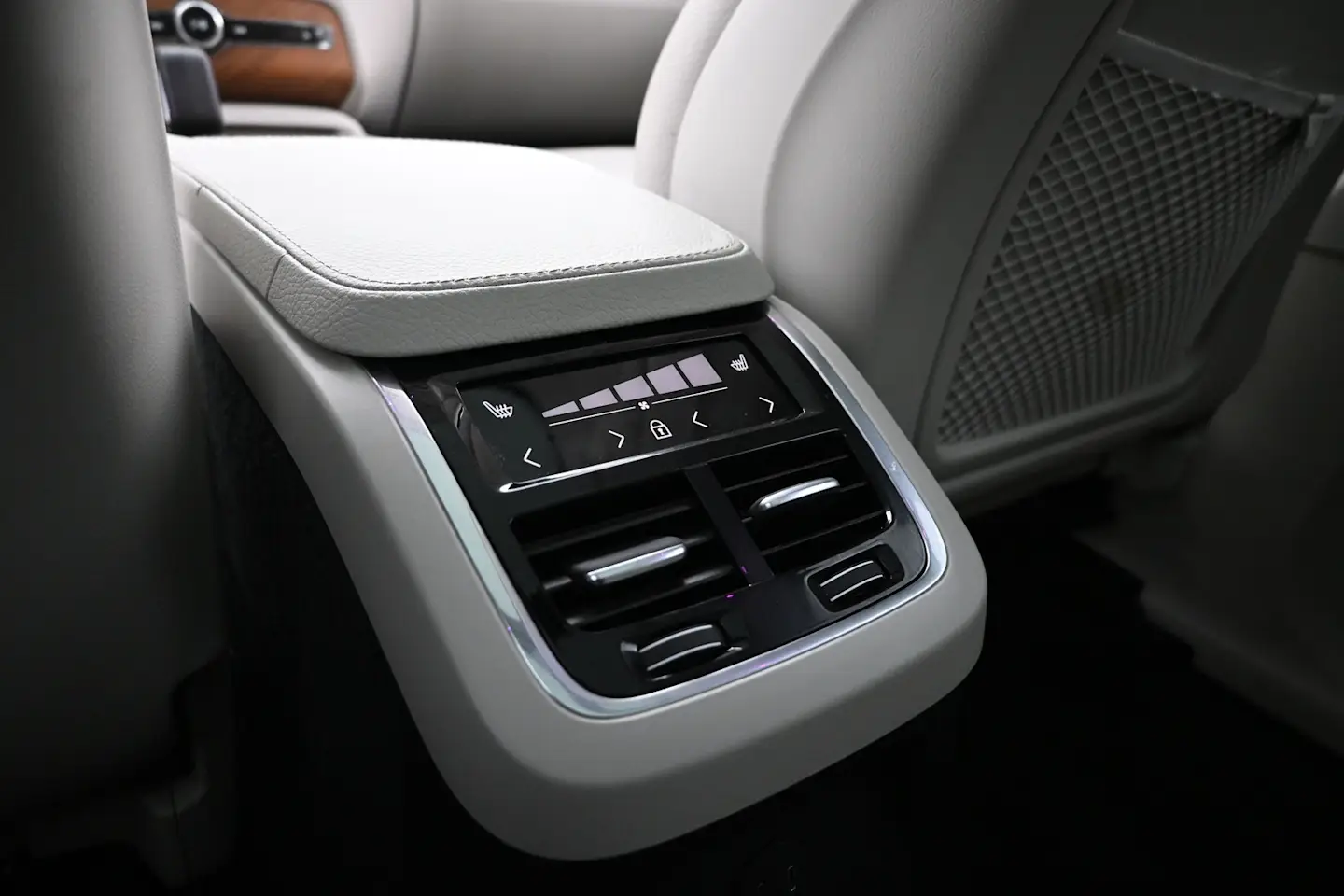 Car Image - 5JlvR56cpBzM5cDSRKoZrt