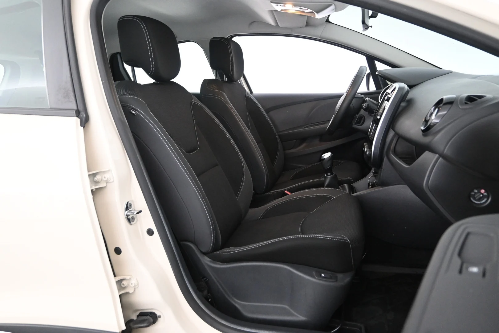 Car Image - 6I7uve8skDUnesyKcv6qs7