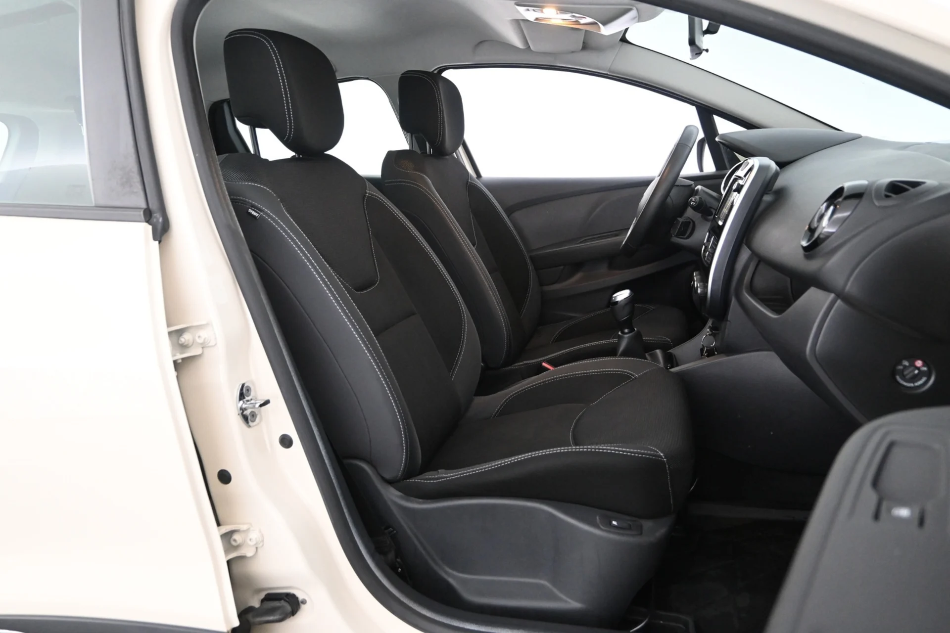 Car Image - 6I7uve8skDUnesyKcv6qs7