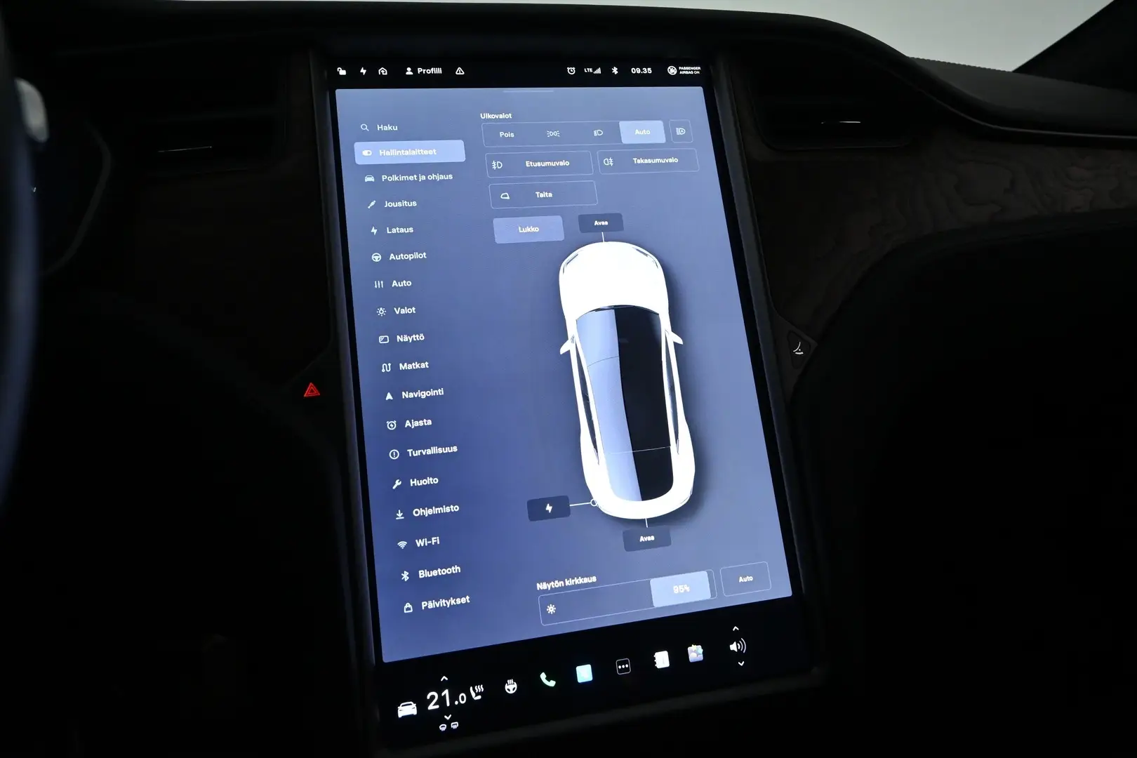 Car Image - F6kS5F6dpENu6hrT5CmWn