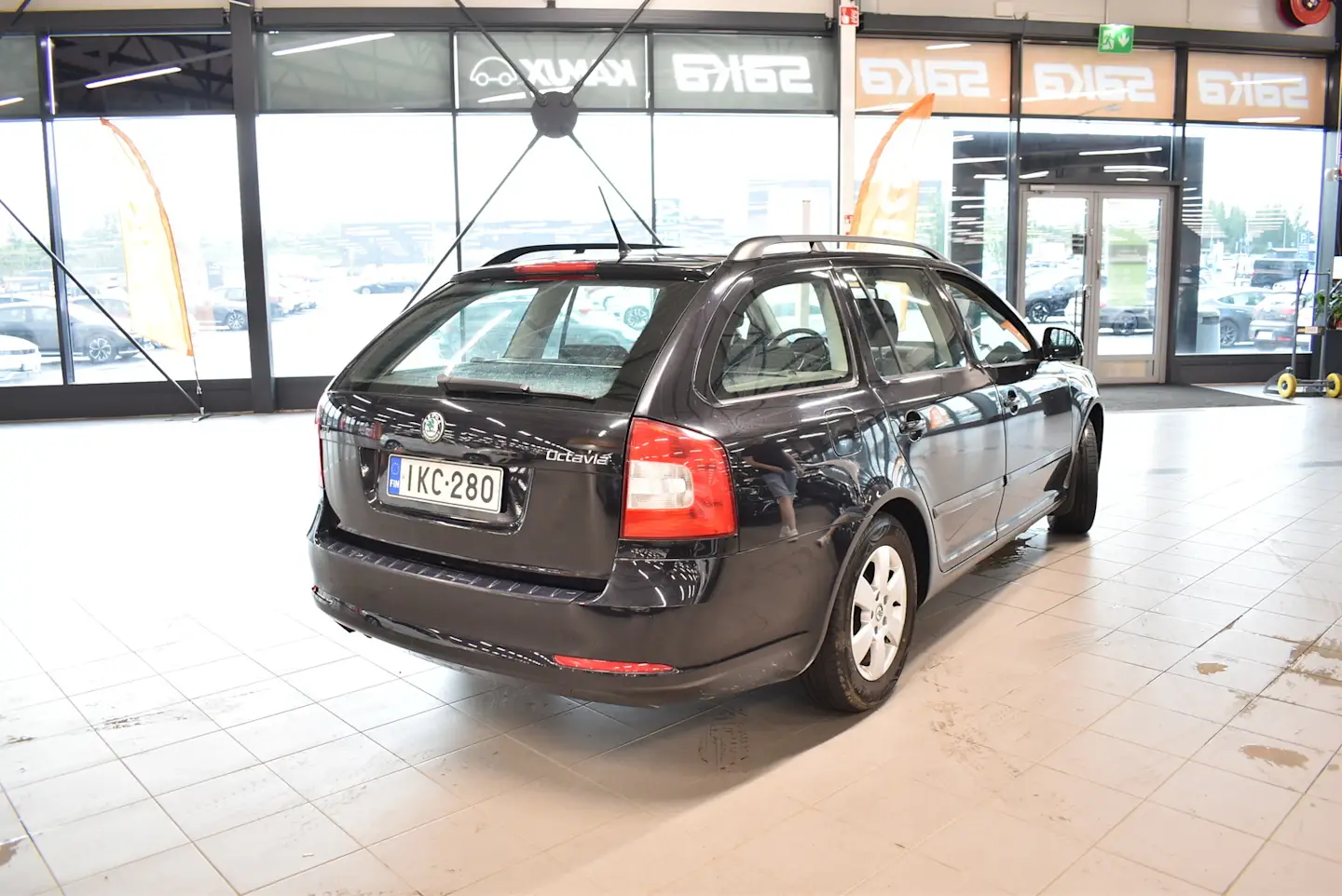 Car Image - 1T8d6NNLag55KUeuuvbaVv