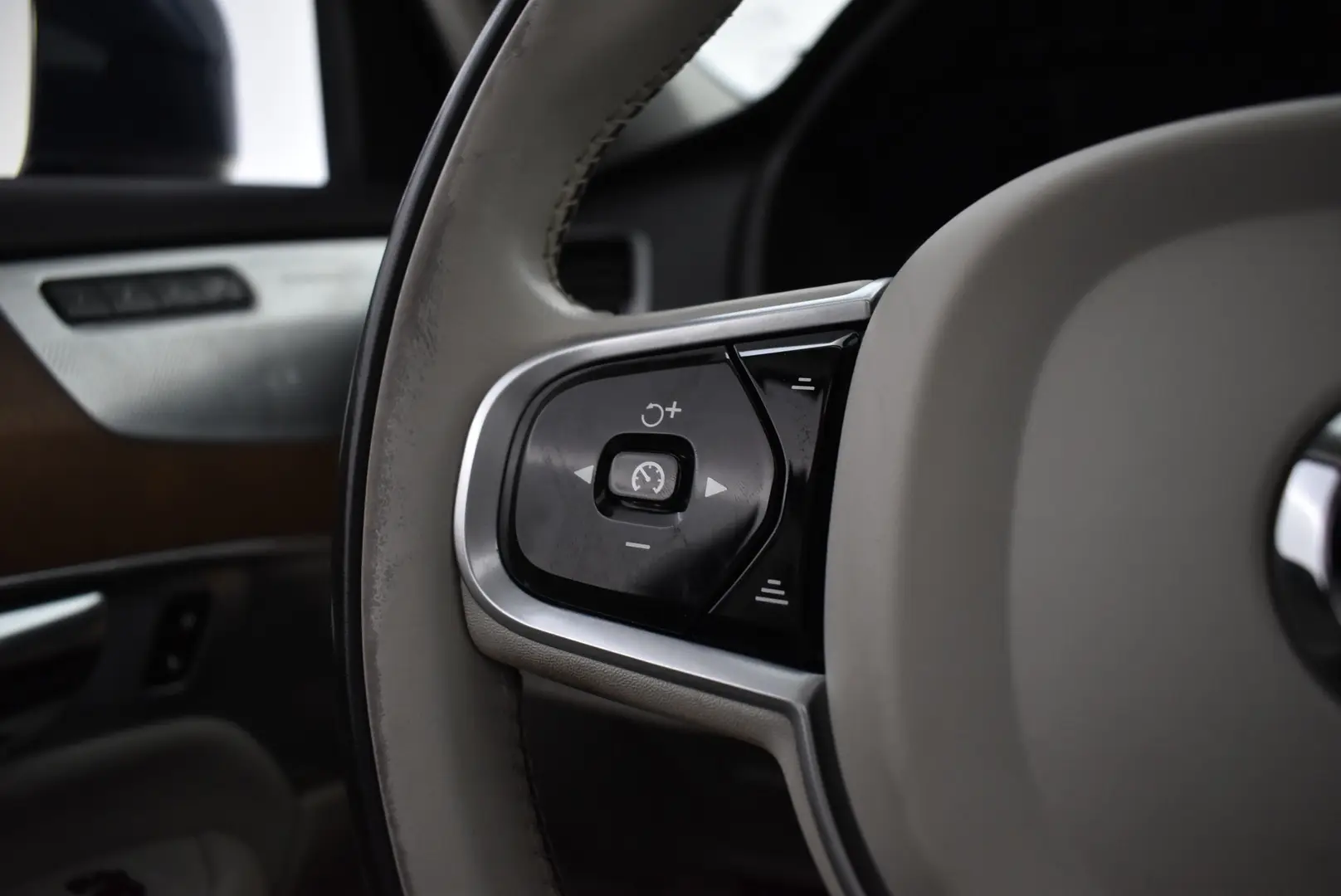 Car Image - gCN4XkbBXqFO25tAgJLjb