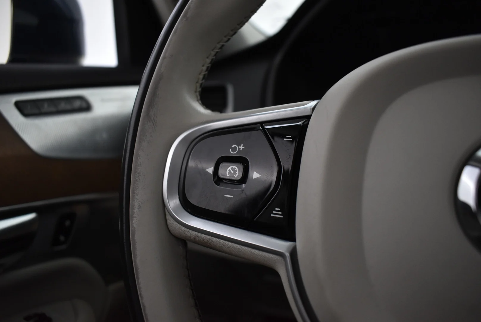 Car Image - gCN4XkbBXqFO25tAgJLjb