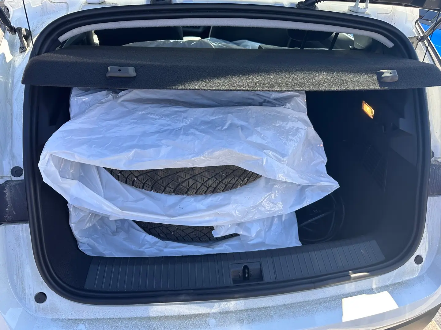 Car Image - 4MaXrtwDAXXgr5QXqnCwvS
