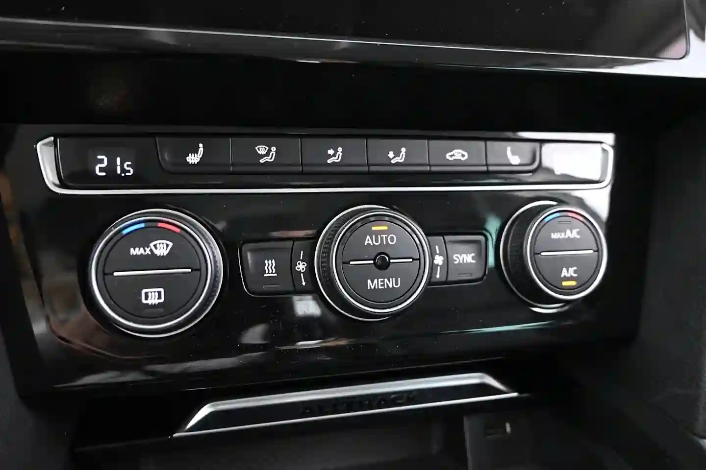 Car Image - dUVTut2RZ8LpI6qOiLTPd