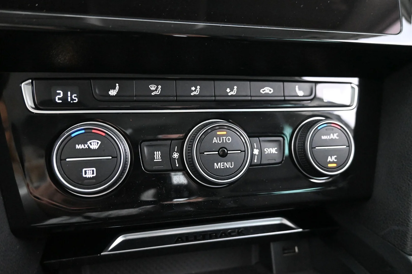 Car Image - dUVTut2RZ8LpI6qOiLTPd