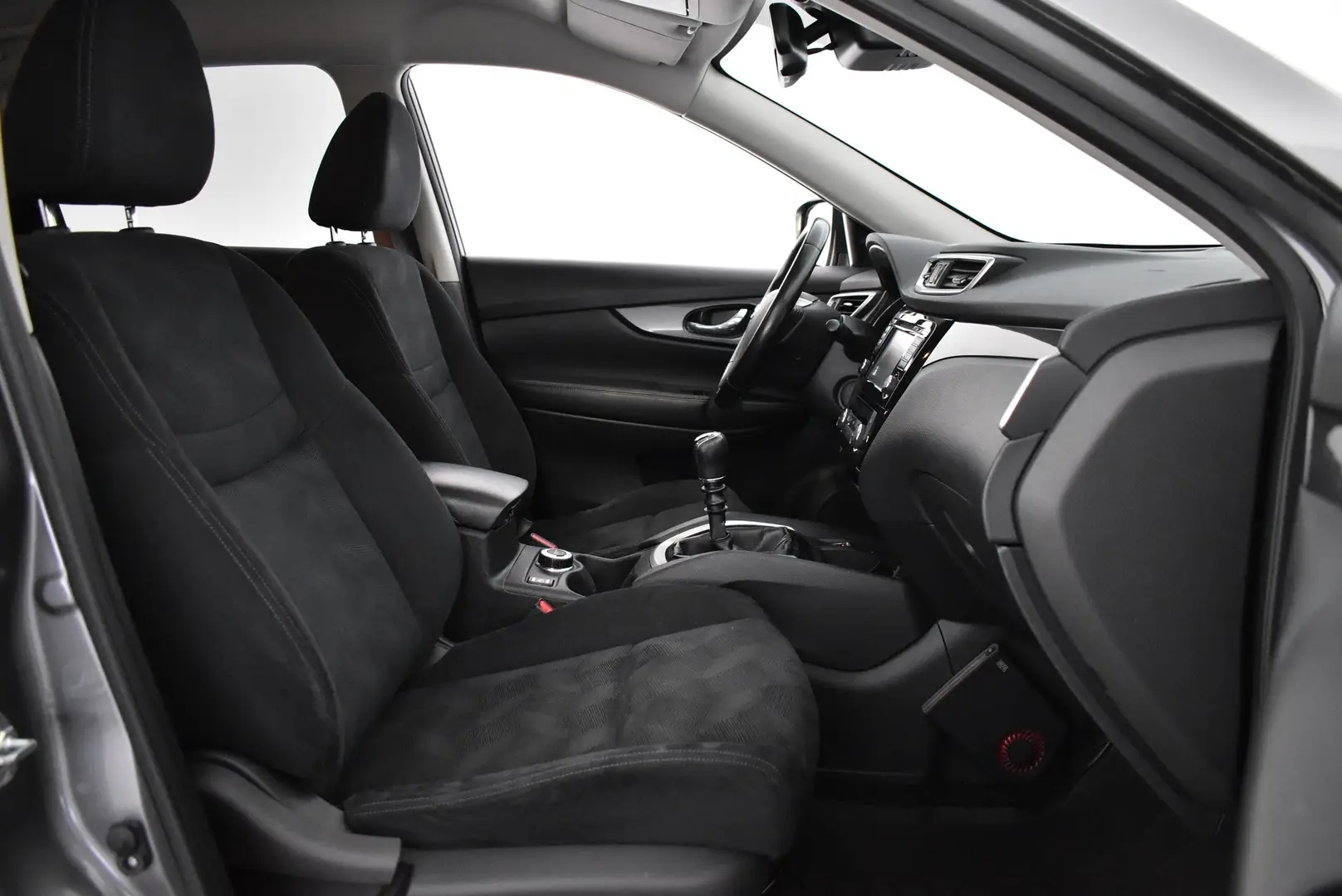 Car Image - 2iQNuvv8Ypr5TEFdVyrJyS