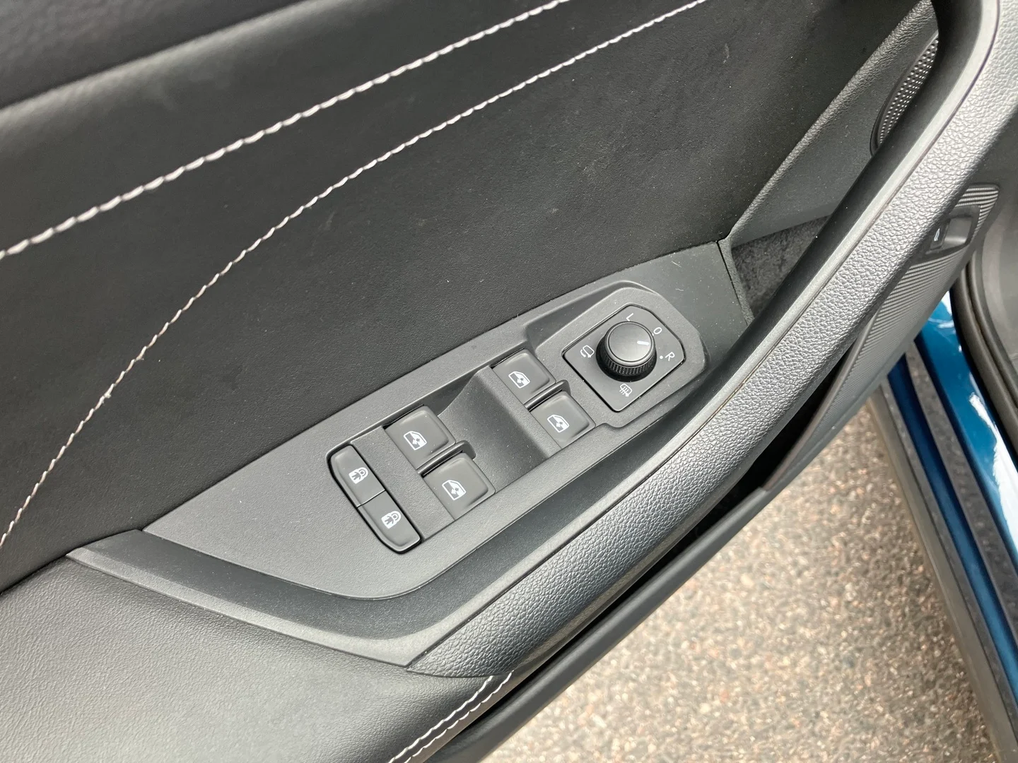 Car Image - FZcZmBvXsrdqV9vLdm3NM
