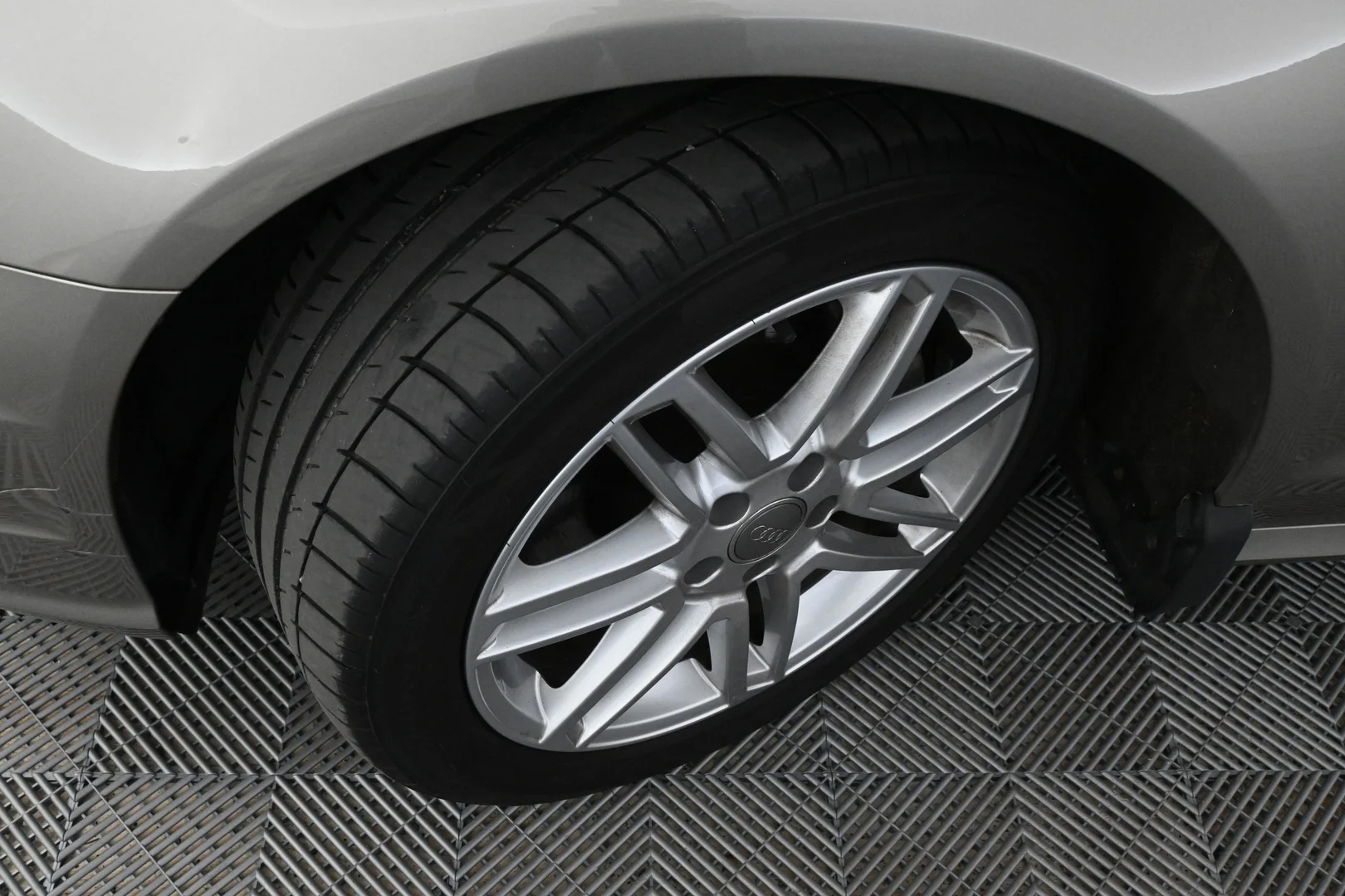 Car Image - 6V11CDQ2tbCqj8EPqGBcCs