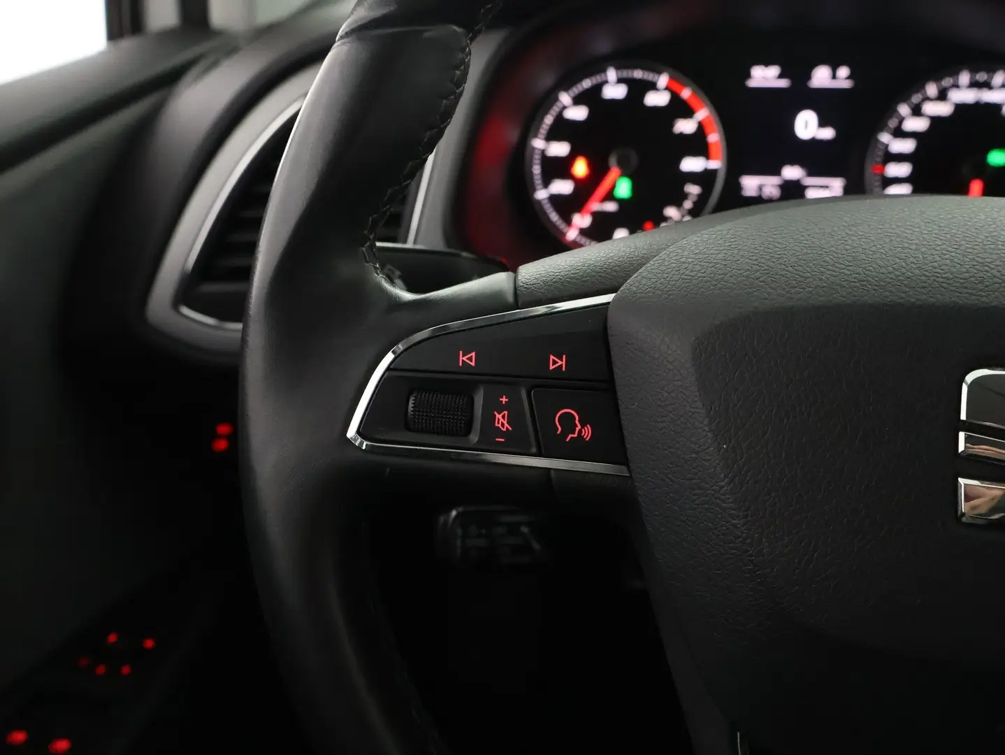 Car Image - 2dtW2we8bRy4avFL33iS6O