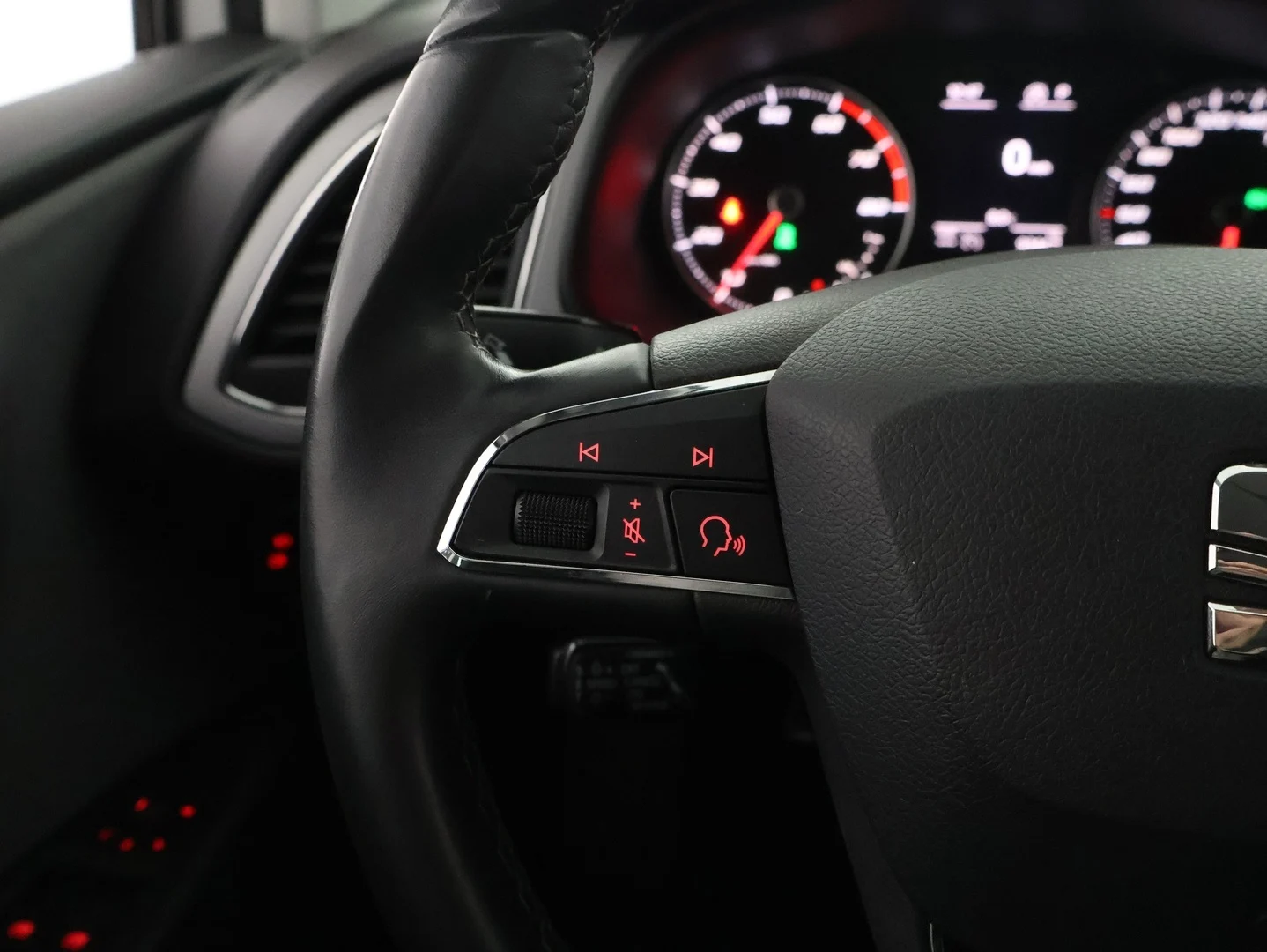 Car Image - 2dtW2we8bRy4avFL33iS6O