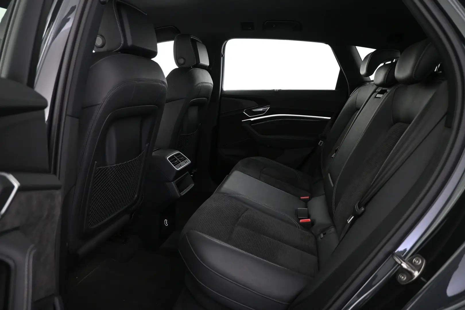 Car Image - 1DVlsTHozufysu1vHwMZIL