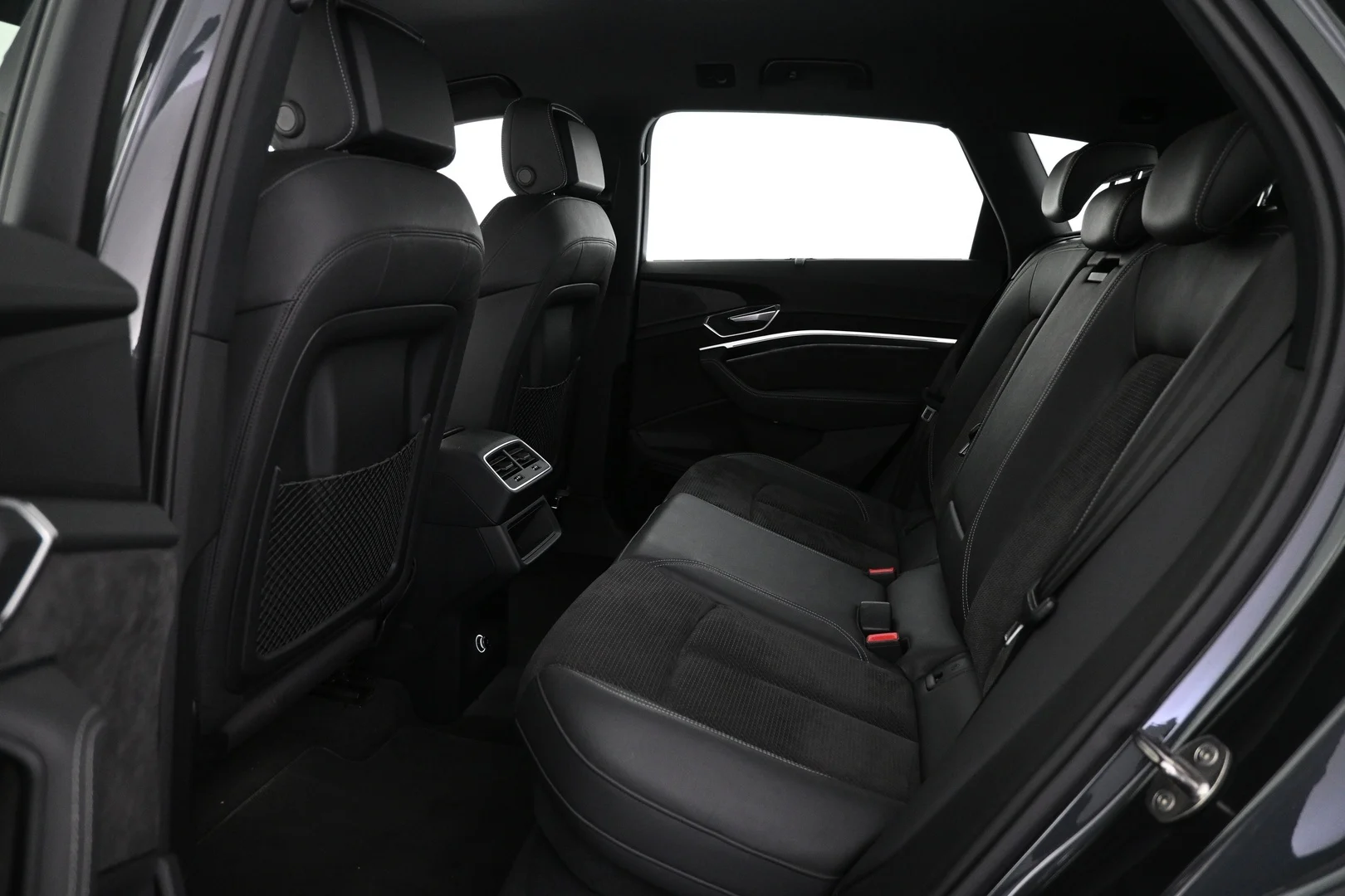 Car Image - 1DVlsTHozufysu1vHwMZIL