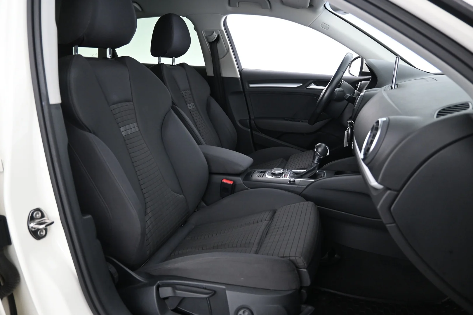 Car Image - 3iN2U7xZBCOVOSsQBewcqs