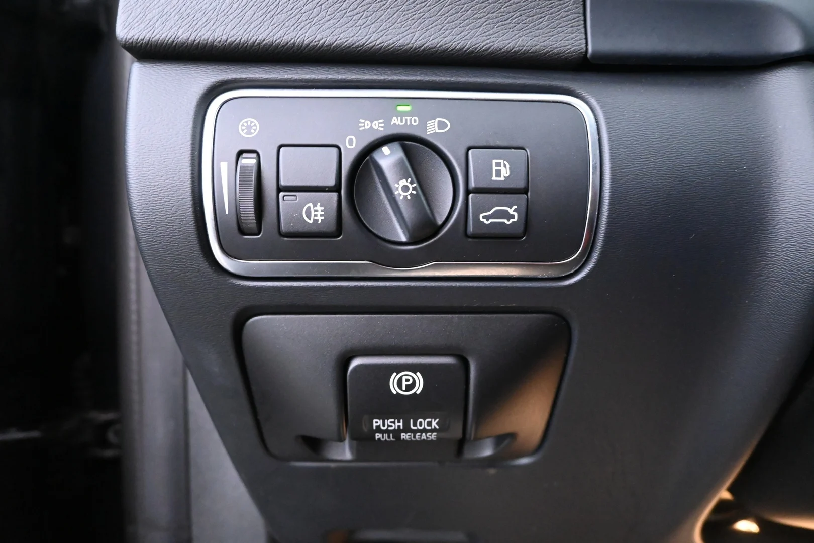 Car Image - 4VnprWJ8kZaOUMlD1o24vL