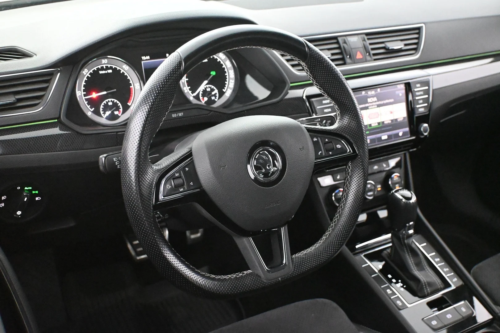 Car Image - 6T0Kne3bW5MpnZYidioFw4