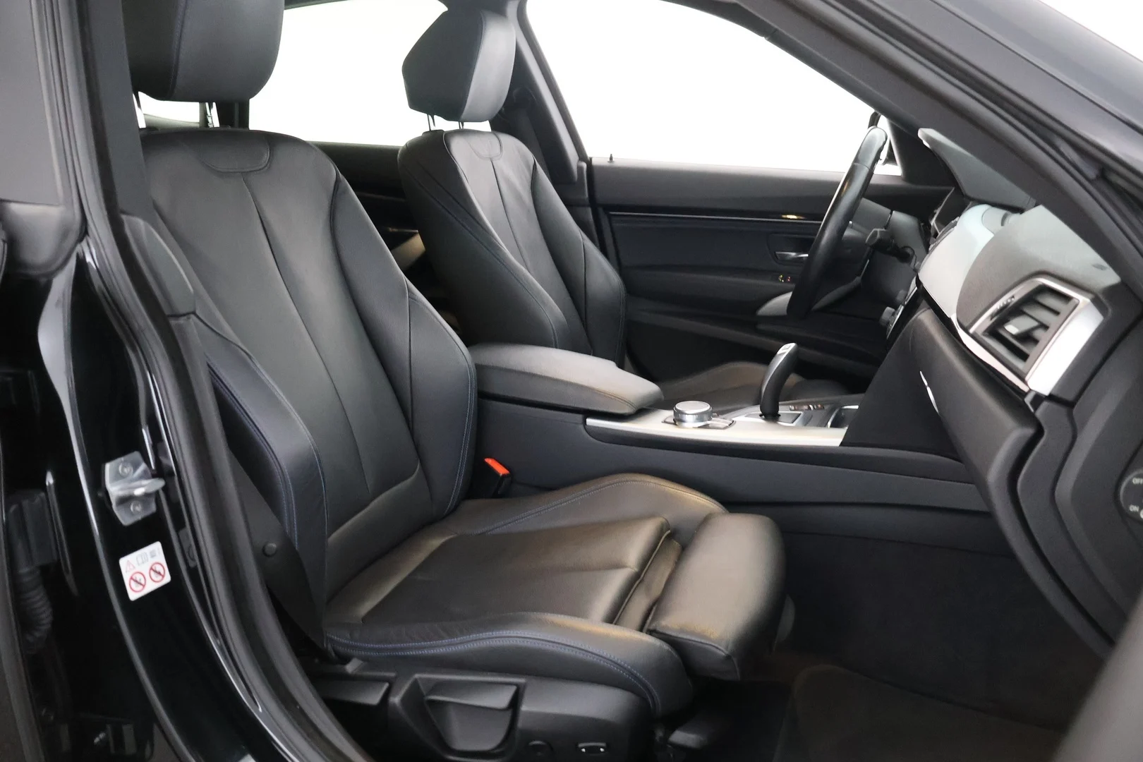 Car Image - 5ekTH3NGreKKGKz2HnoyQv