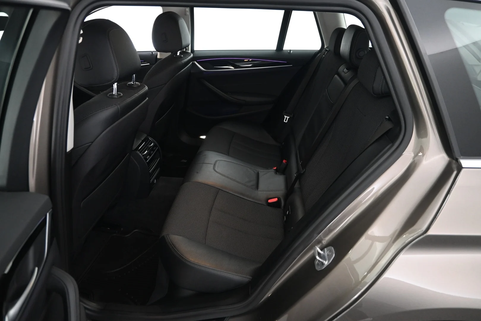 Car Image - 21Xn4AXW7HGPXaDPX2cvm4