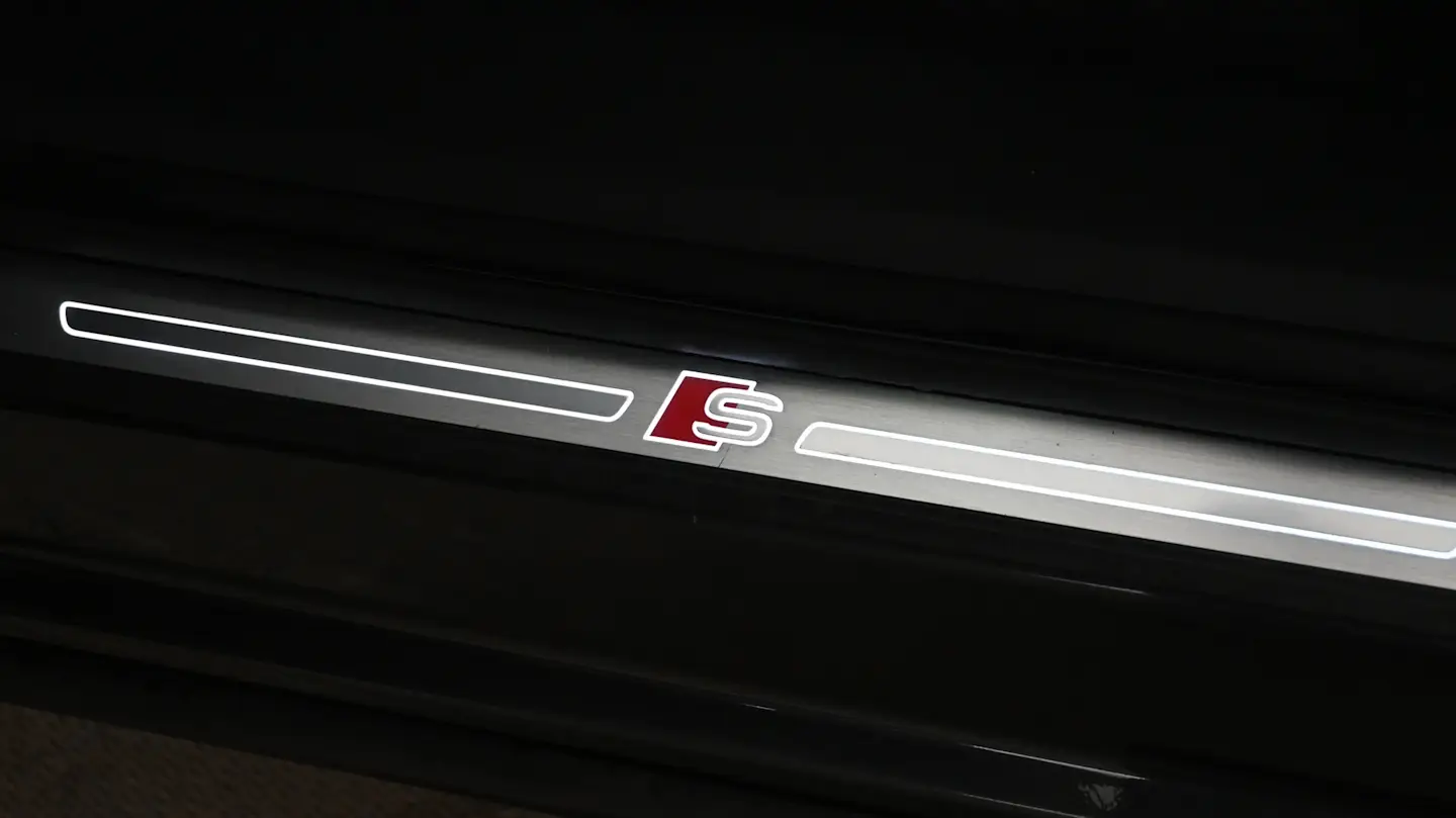 Car Image - 2Ji56n4gU5OsKzdobDPTuK