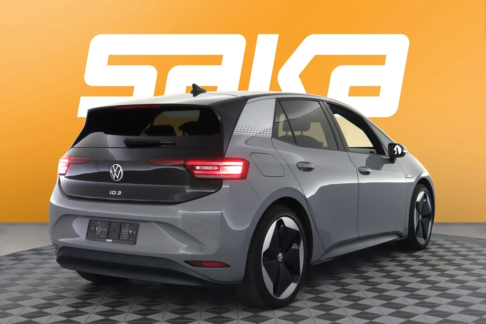 Car Image - 215oLSw6YMJi9qxGmAItBa