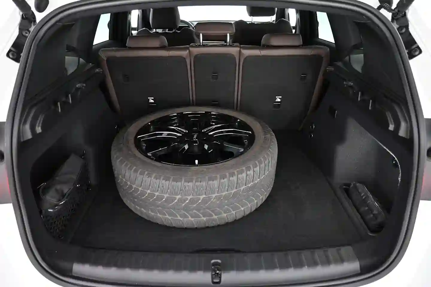 Car Image - 12JlXNuBvzFuqh9KMbnke6