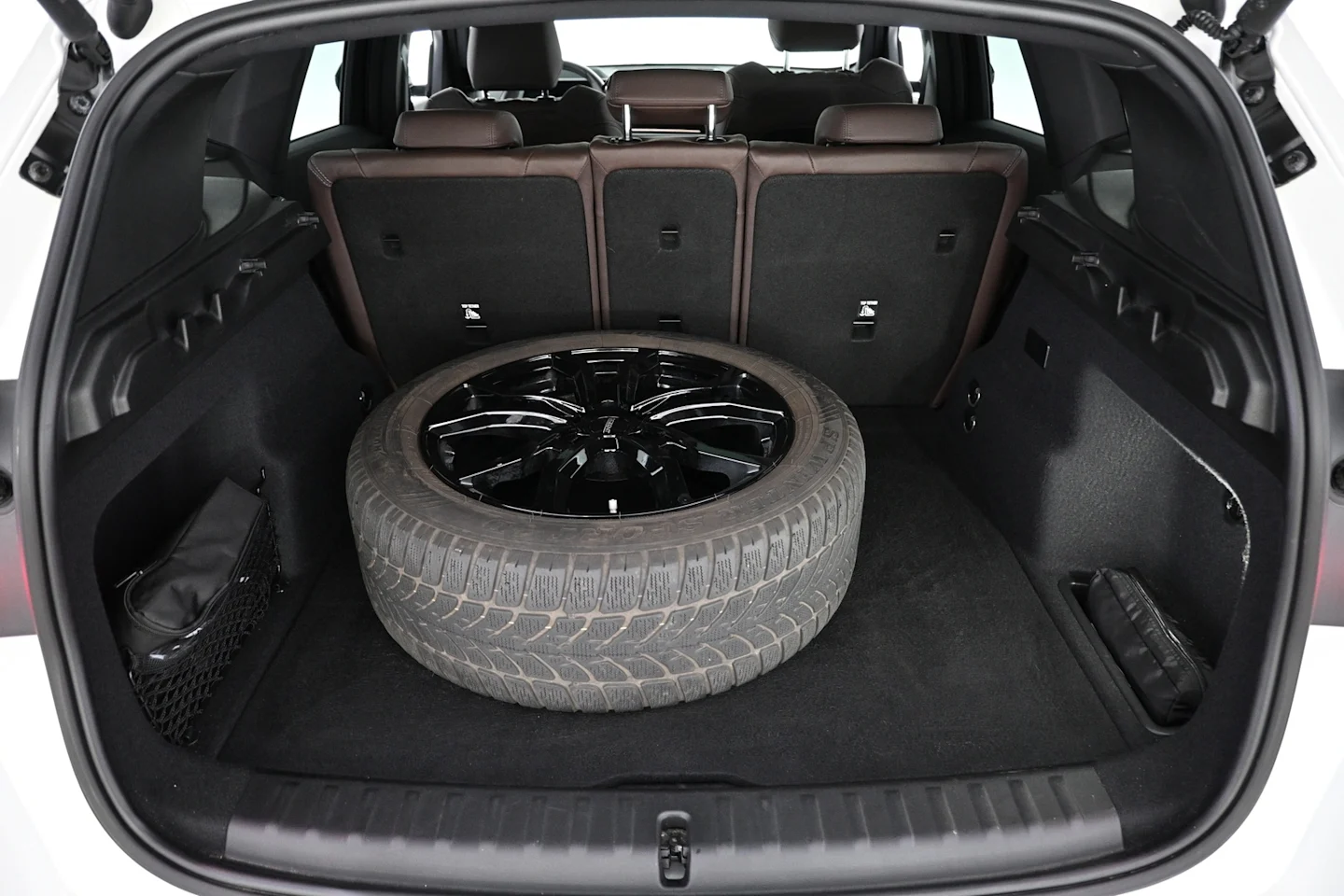 Car Image - 12JlXNuBvzFuqh9KMbnke6