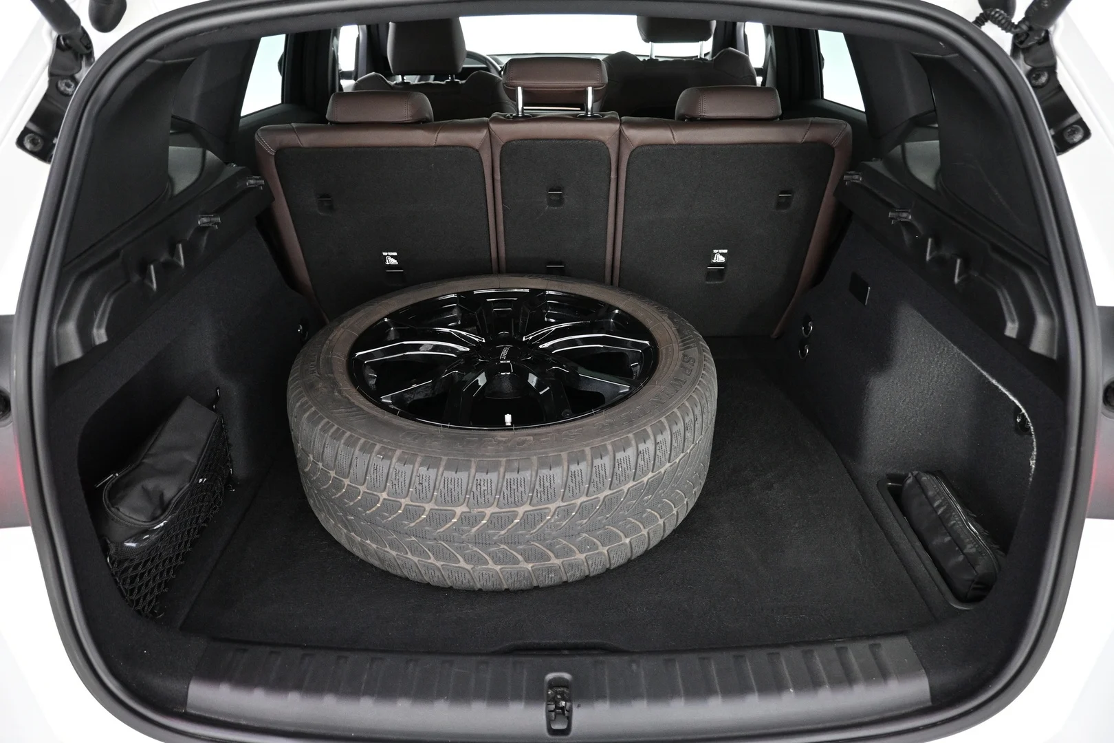Car Image - 12JlXNuBvzFuqh9KMbnke6