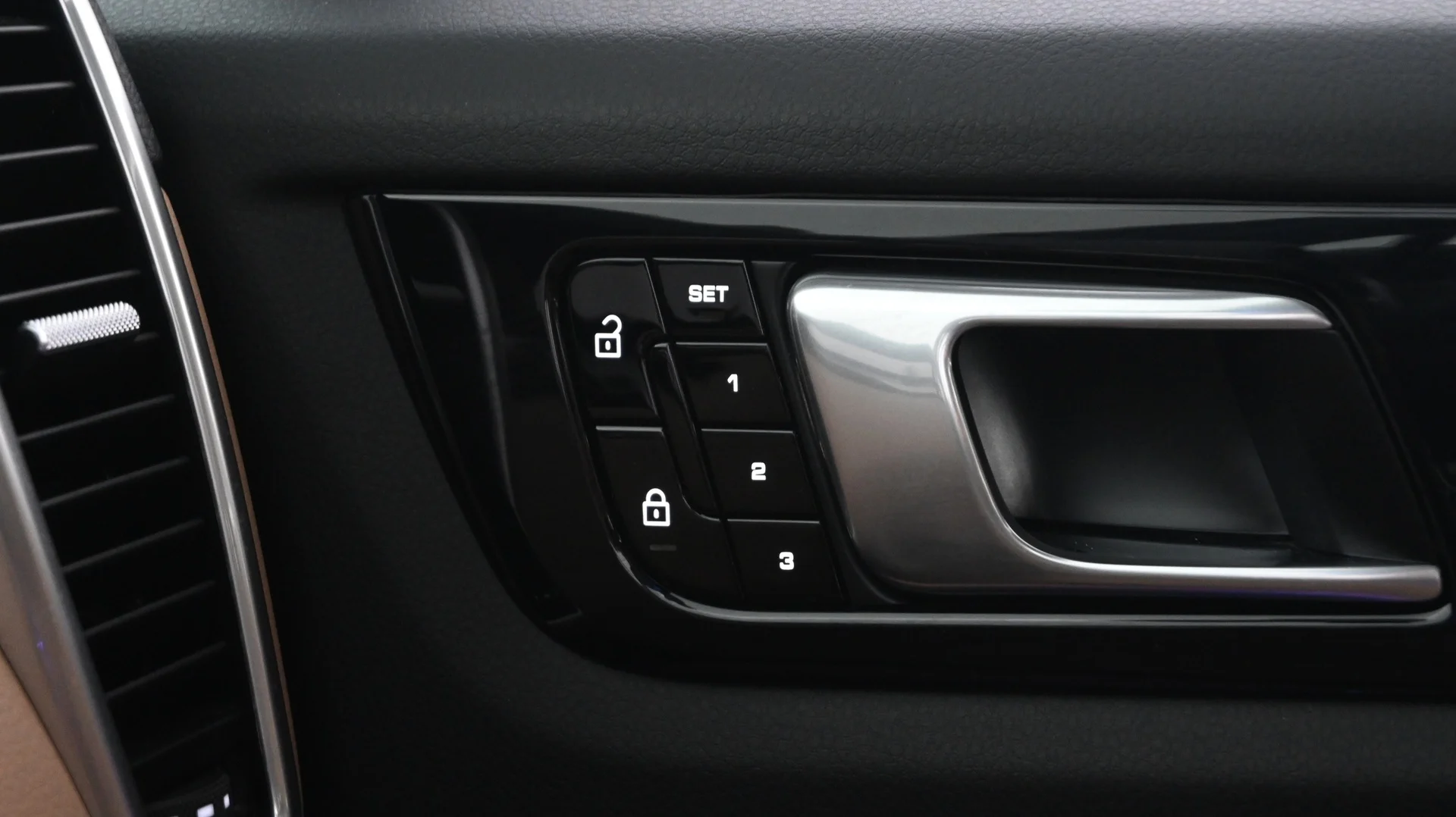 Car Image - 4Y5ySbD2pY4ibAV9fhSG9I