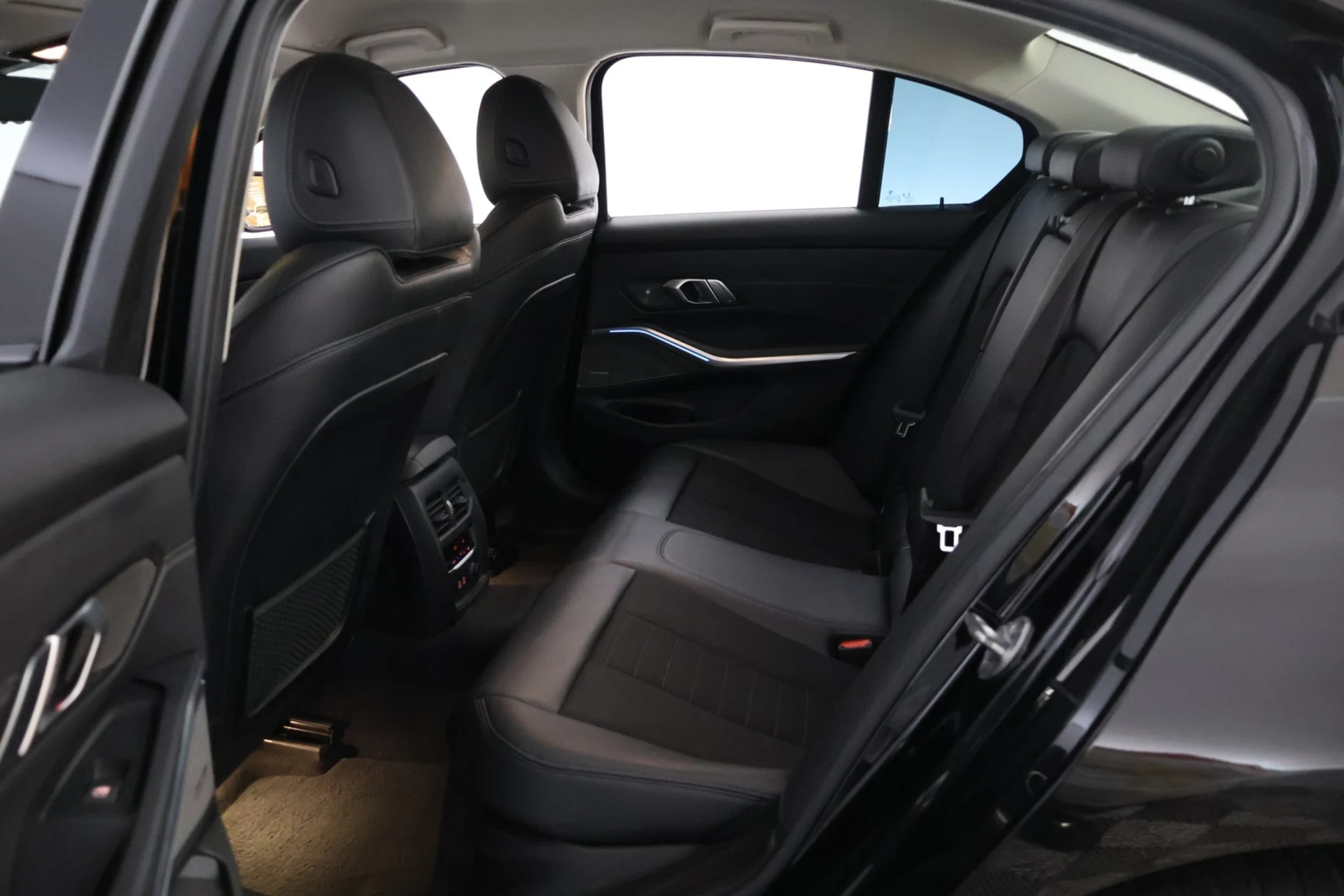 Car Image - 2BZtqYyP1rwumNuuMzX4pT