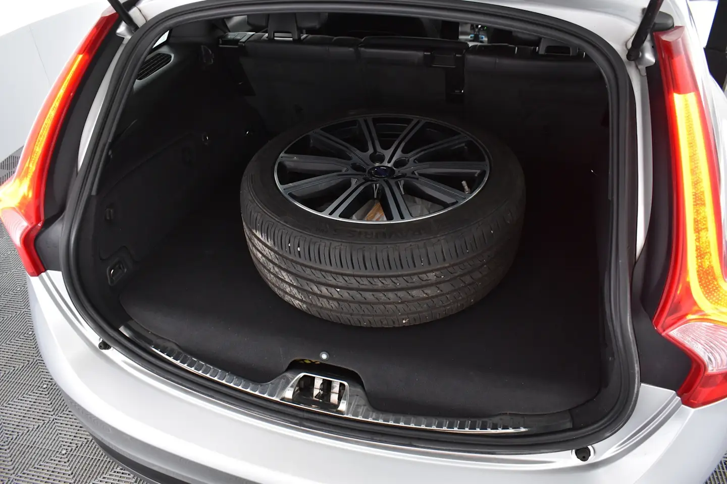 Car Image - 2ecGrzxKAuZZNgQFm3FuUj