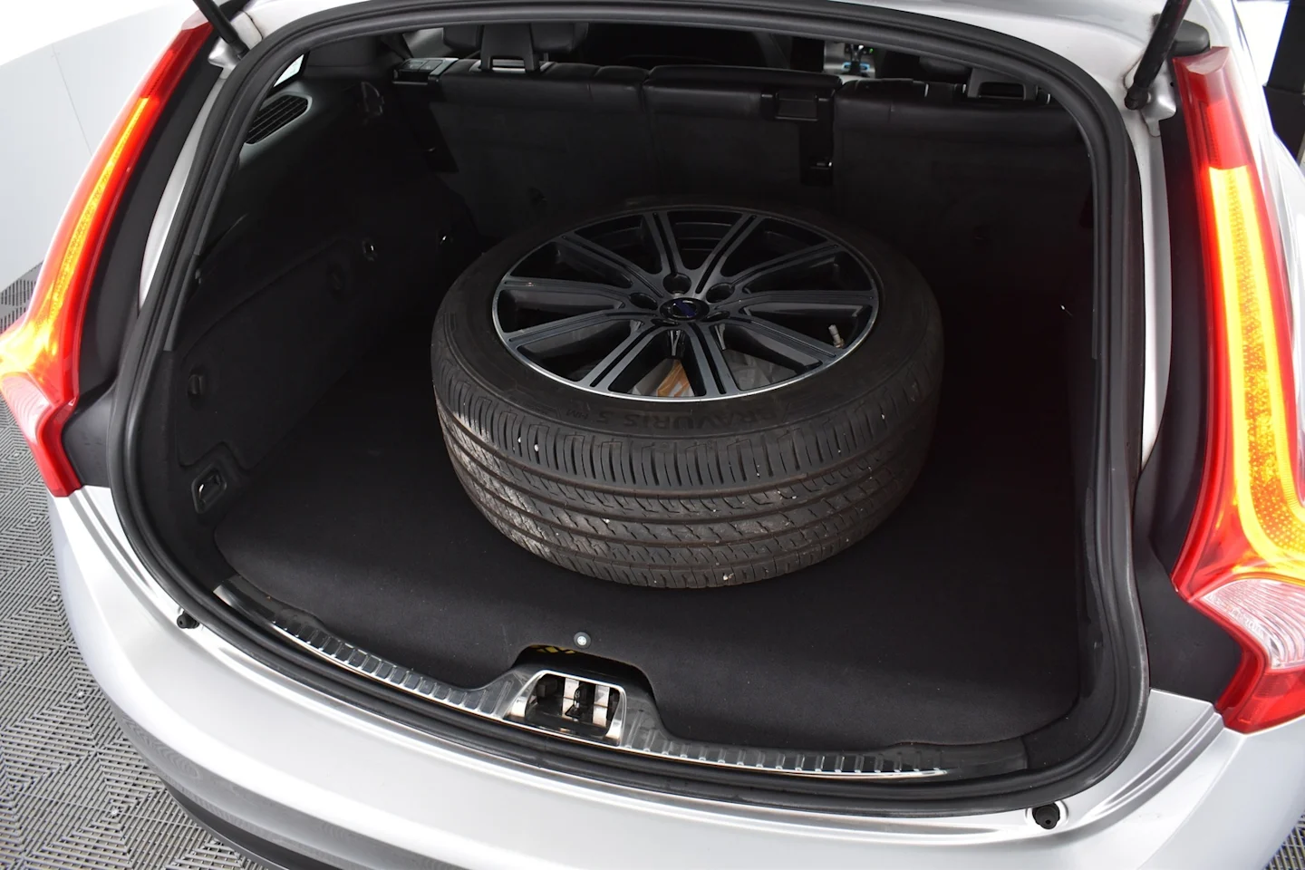 Car Image - 2ecGrzxKAuZZNgQFm3FuUj