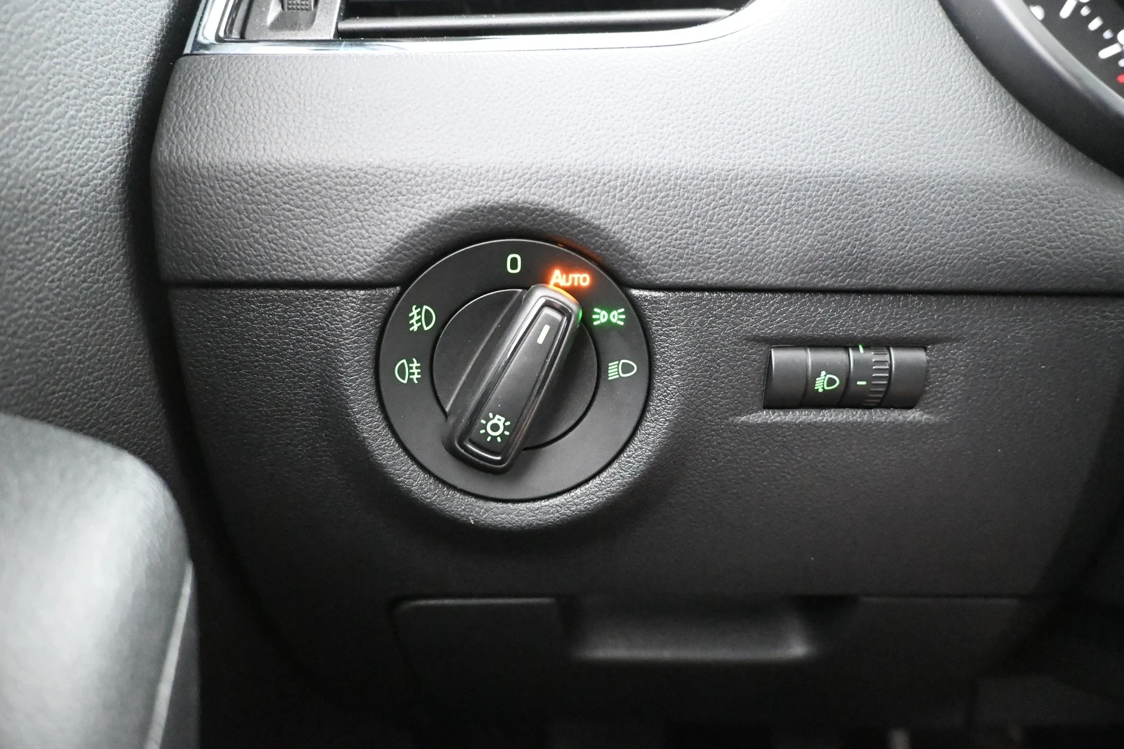 Car Image - 6XzhtYtdQJ0StZaCexUsDH