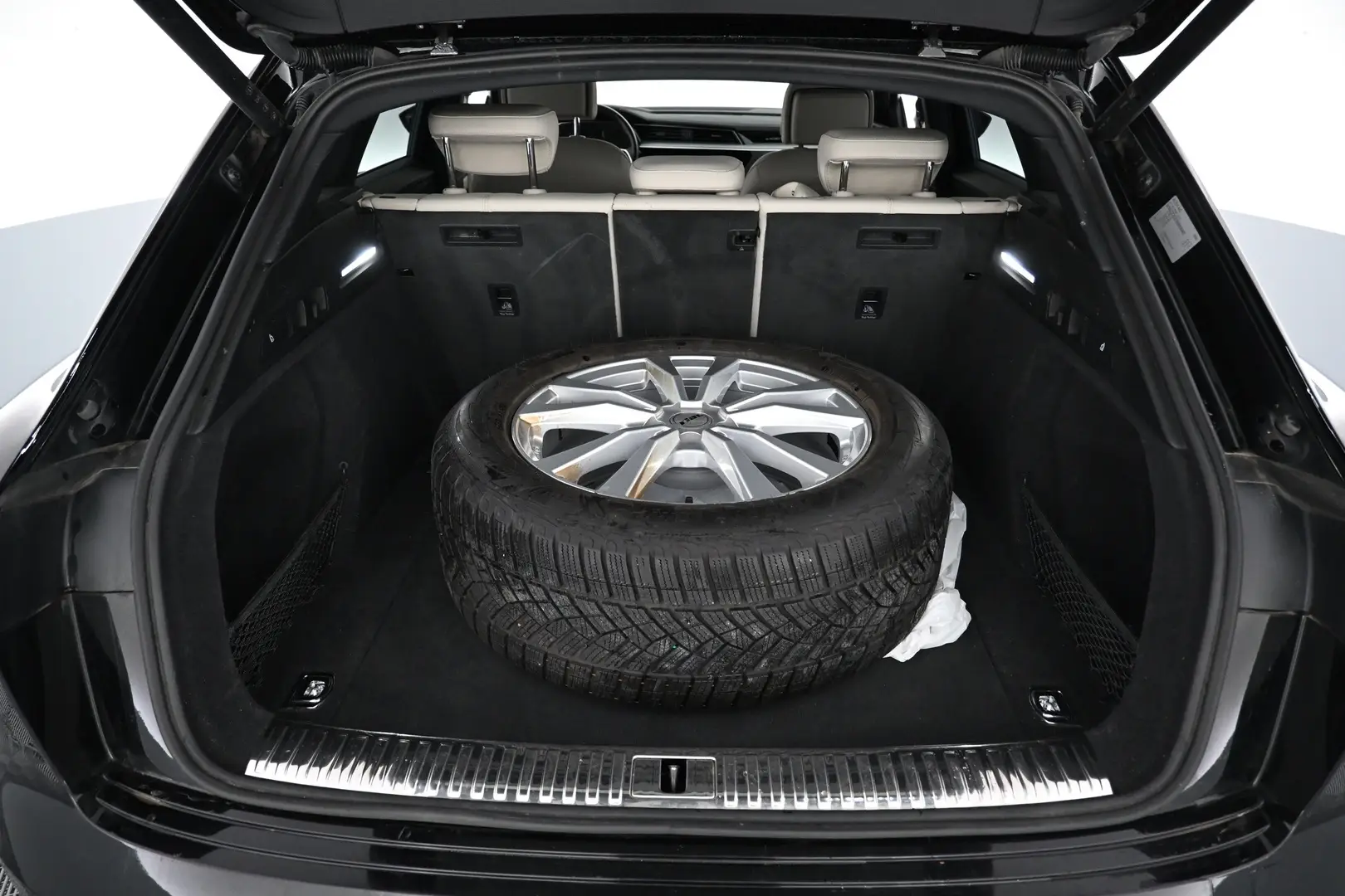 Car Image - 374CIl4GnTDsLr9HBTC0RS