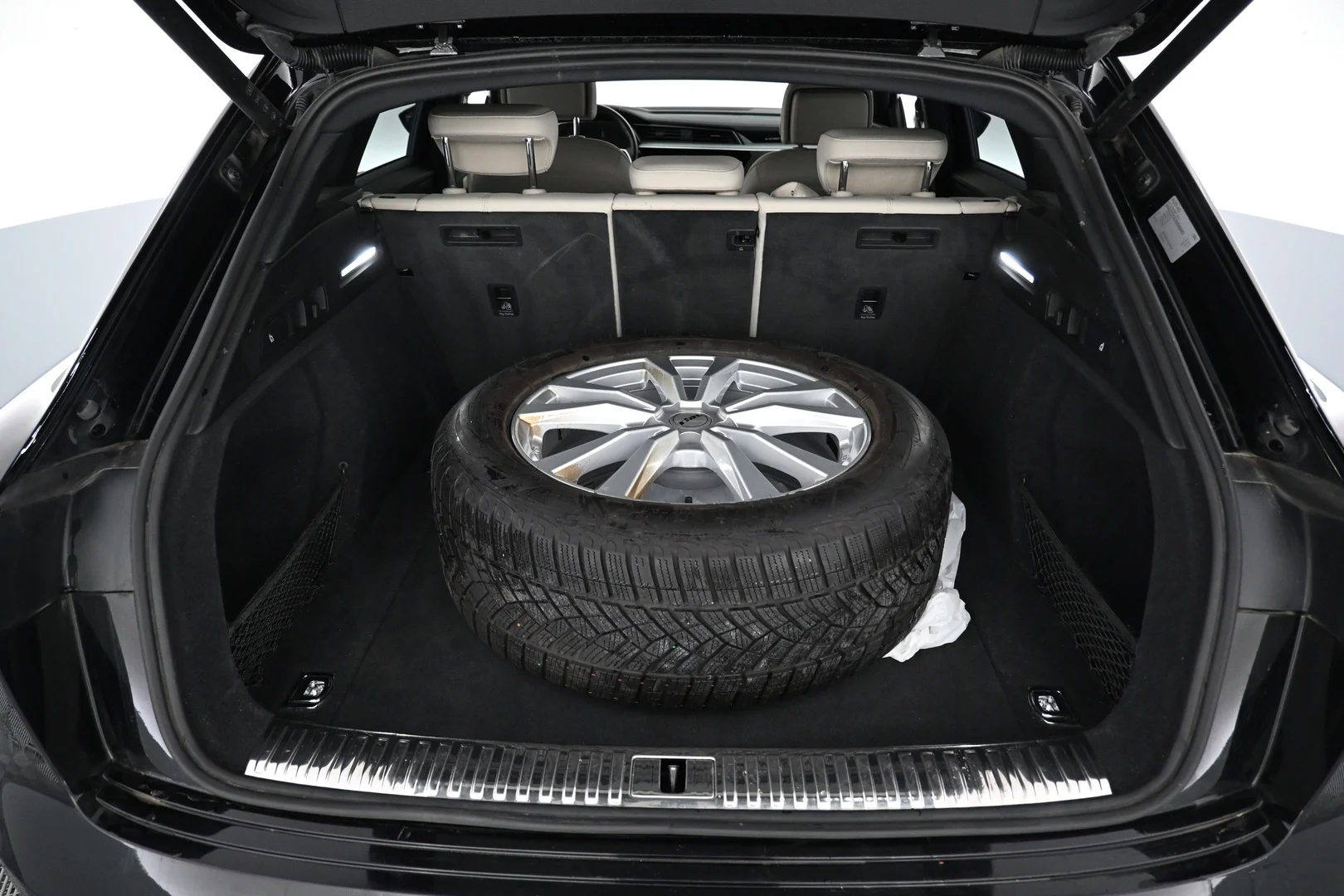 Car Image - 374CIl4GnTDsLr9HBTC0RS