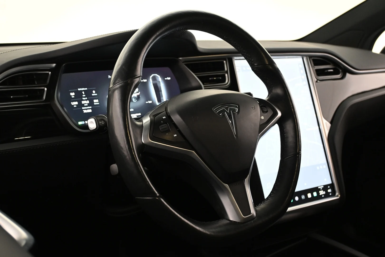 Car Image - C8YqQW7VMkFXrYoxfePpu