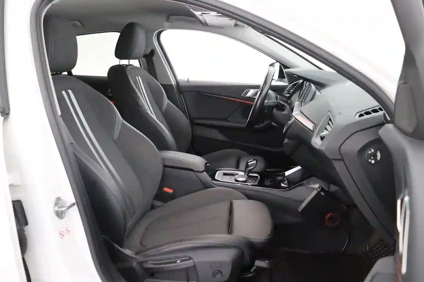 Car Image - 3NFLyRLOvOHHZrBj9xKKzH