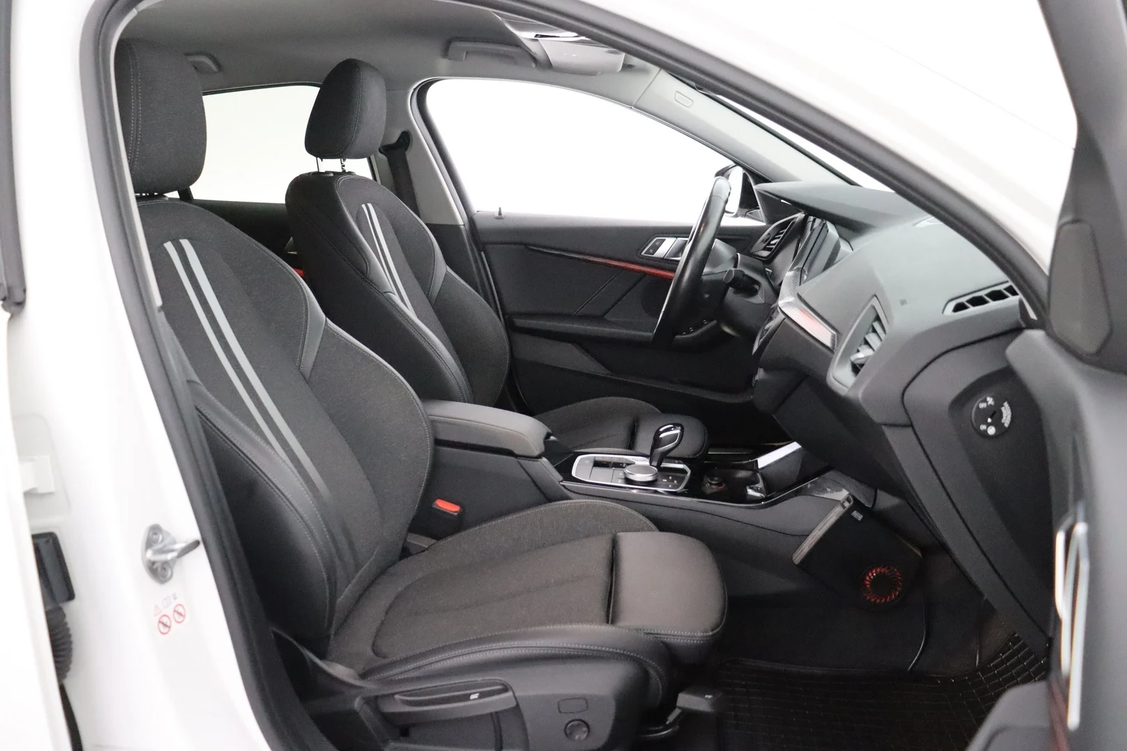 Car Image - 3NFLyRLOvOHHZrBj9xKKzH