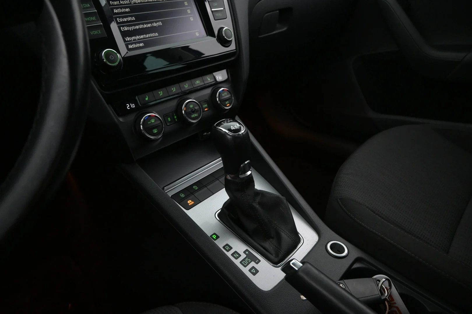 Car Image - 72SFiUHqw3k0LLy9IqUhzn