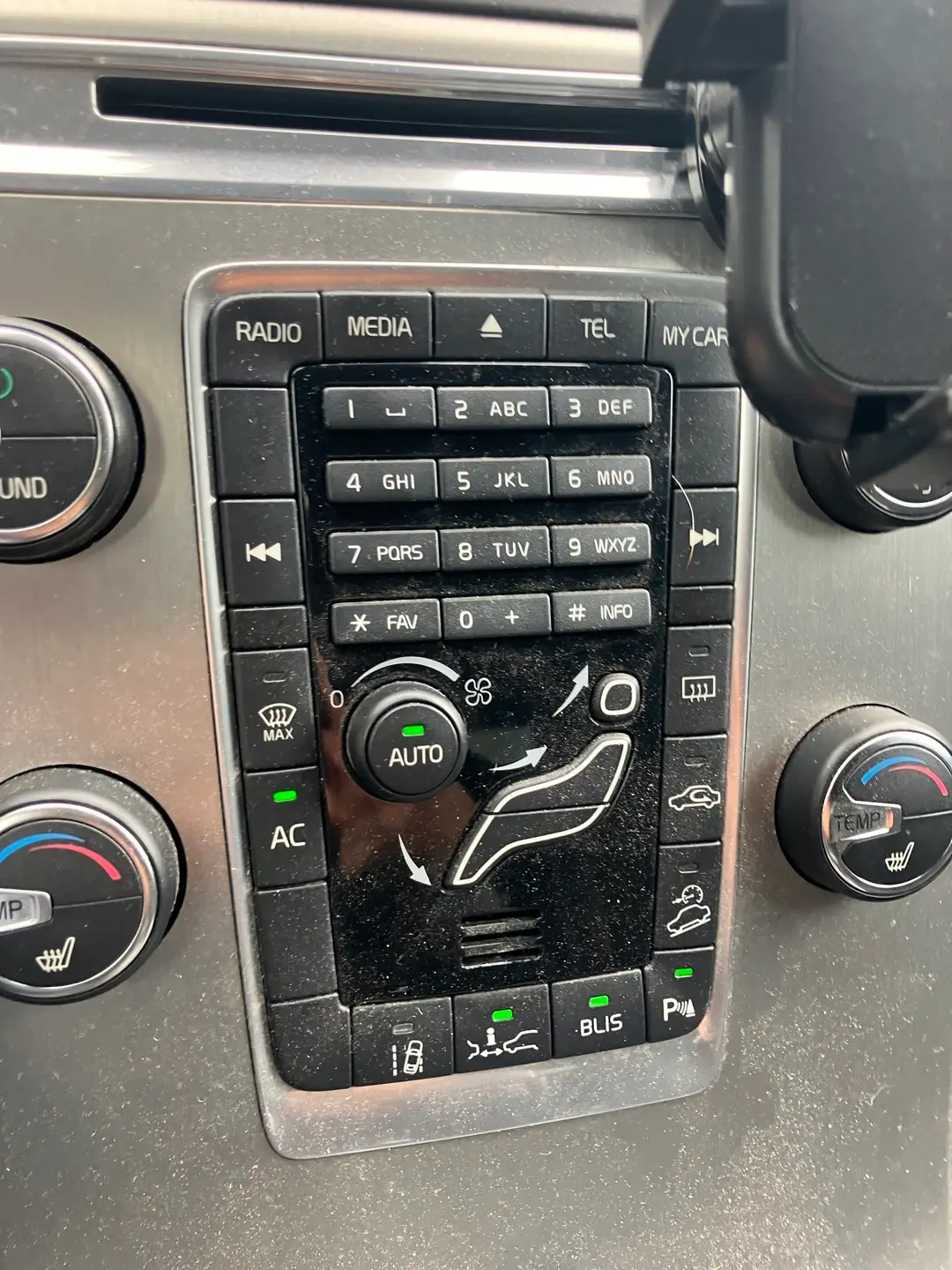 Car Image - 4hk3EM04AYzVLF725hr7um