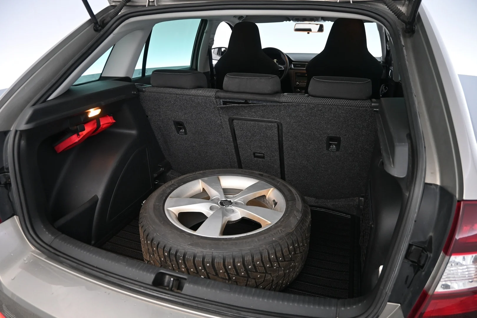 Car Image - 2onbHT1wZtXXSZwPR4e7js