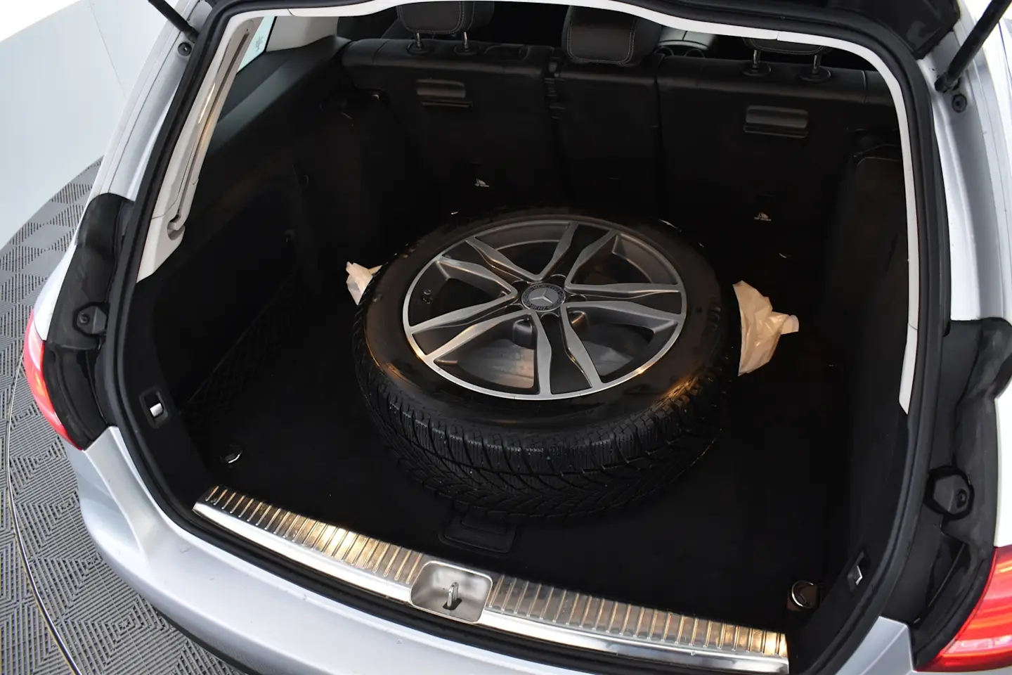 Car Image - 5pwVLF1TJhhO3DxpNDRgwd