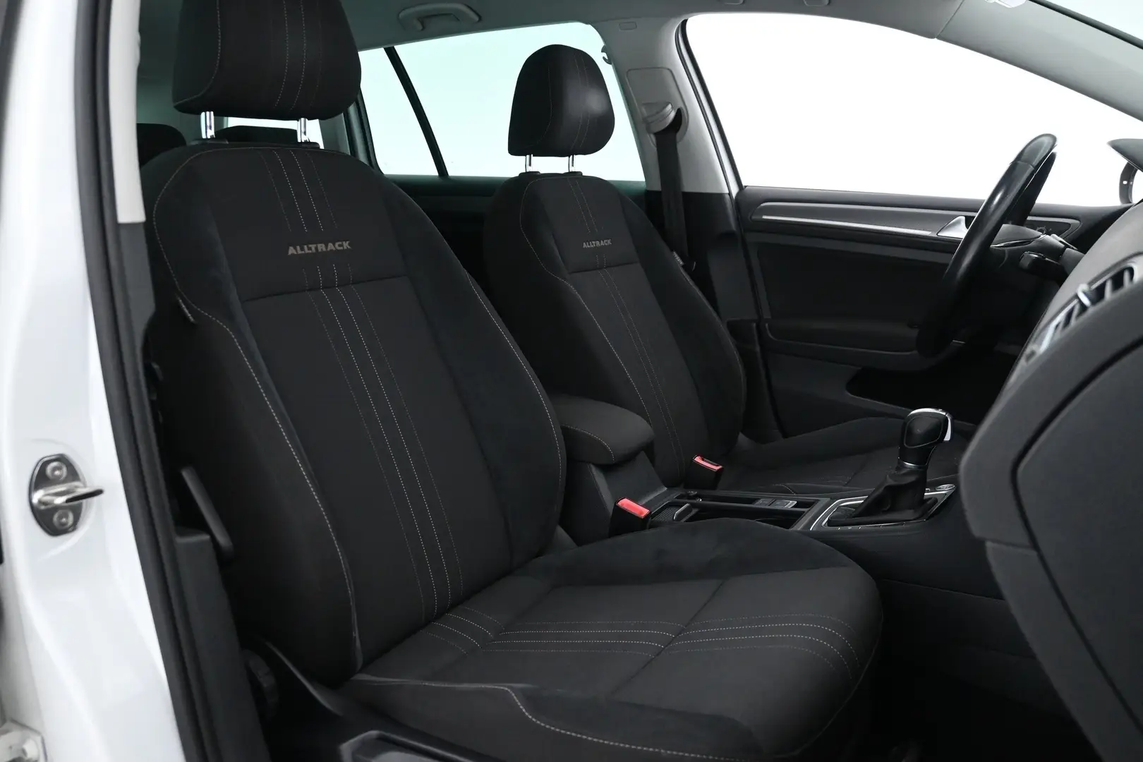 Car Image - 1qEvcjKuEgS4gkEwTjCNqj