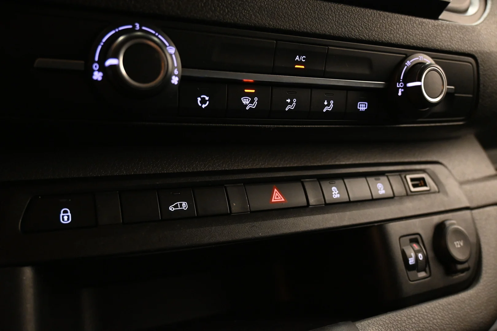 Car Image - 1FWrUbg0W9cN6Qc0TOAOr1