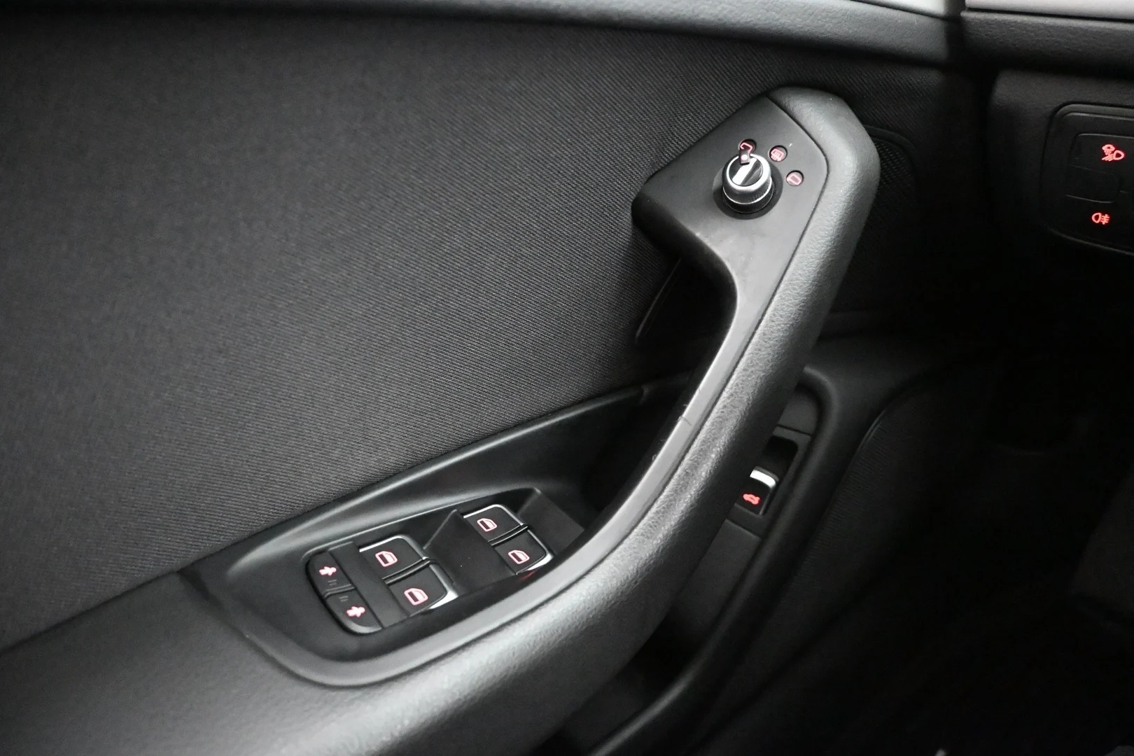 Car Image - 5q79eVewwcxP6mdANKC7FS