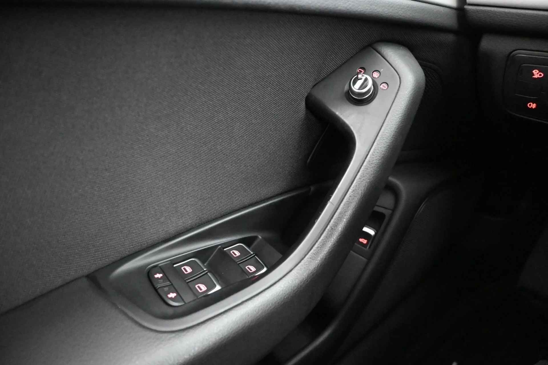 Car Image - 5q79eVewwcxP6mdANKC7FS