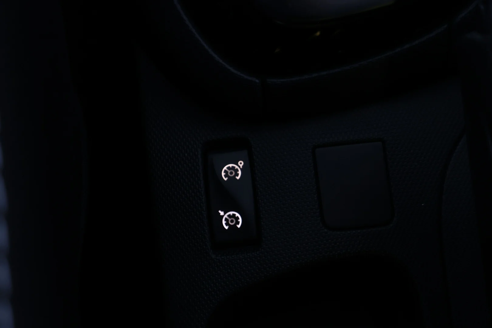 Car Image - 1KbG6rAYnoddXTHEFgBUAQ