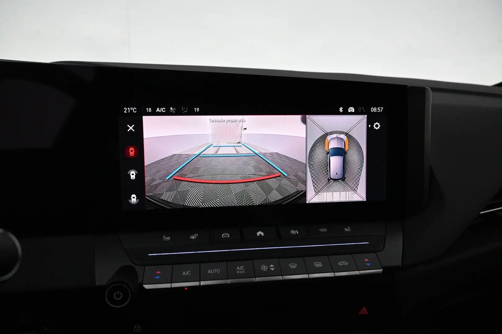 Car Image - e2byUTi1a1cwCr7KkBxIm