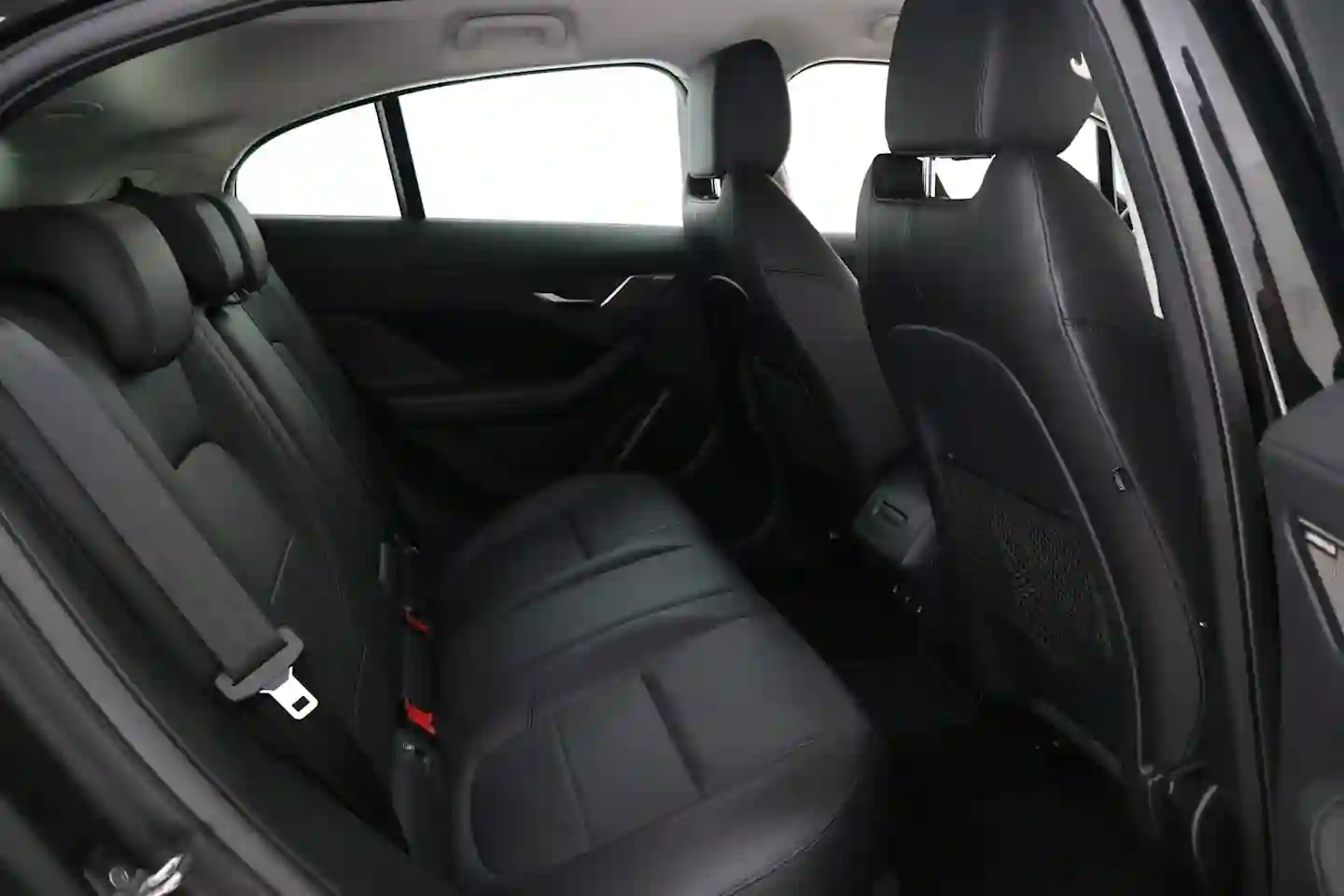 Car Image - 2hAHKai5phMy5BXOi1t521